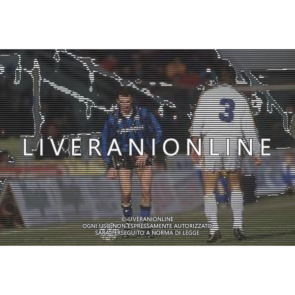 DIAP-RETROSPETTIVA ROBERTO RAMBAUDI CALCIATORE NELLA FOTO ROBERTO RAMBAUDI CON LA MAGLIA DELL\'ATALANTA CALCIO NELL\'ANNO 1992 AG ALDO LIVERANI SAS
