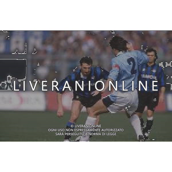 DIAP-RETROSPETTIVA ROBERTO RAMBAUDI CALCIATORE NELLA FOTO ROBERTO RAMBAUDI CON LA MAGLIA DELL\'ATALANTA CALCIO NELL\'ANNO 1992 AG ALDO LIVERANI SAS