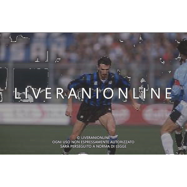 DIAP-RETROSPETTIVA ROBERTO RAMBAUDI CALCIATORE NELLA FOTO ROBERTO RAMBAUDI CON LA MAGLIA DELL\'ATALANTA CALCIO NELL\'ANNO 1992 AG ALDO LIVERANI SAS