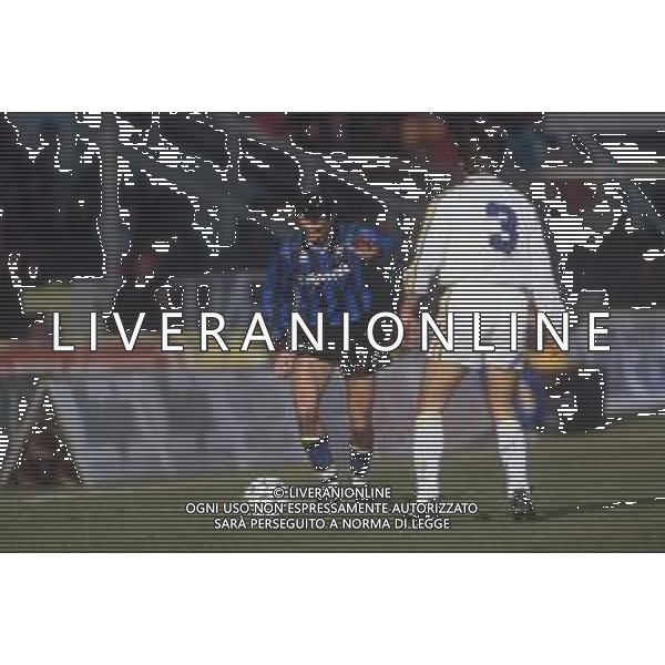 DIAP-RETROSPETTIVA ROBERTO RAMBAUDI CALCIATORE NELLA FOTO ROBERTO RAMBAUDI CON LA MAGLIA DELL\'ATALANTA CALCIO NELL\'ANNO 1992 AG ALDO LIVERANI SAS