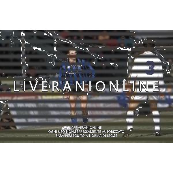 DIAP-RETROSPETTIVA ROBERTO RAMBAUDI CALCIATORE NELLA FOTO ROBERTO RAMBAUDI CON LA MAGLIA DELL\'ATALANTA CALCIO NELL\'ANNO 1992 AG ALDO LIVERANI SAS