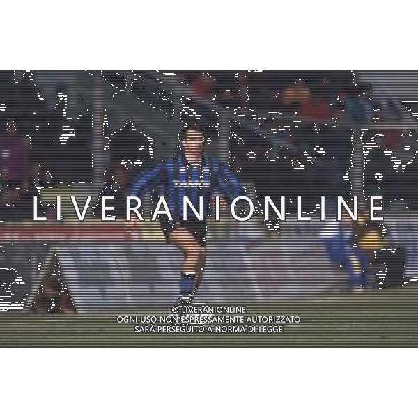 DIAP-RETROSPETTIVA ROBERTO RAMBAUDI CALCIATORE NELLA FOTO ROBERTO RAMBAUDI CON LA MAGLIA DELL\'ATALANTA CALCIO NELL\'ANNO 1992 AG ALDO LIVERANI SAS
