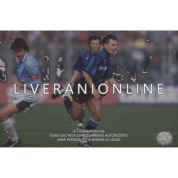 DIAP-RETROSPETTIVA ROBERTO RAMBAUDI CALCIATORE NELLA FOTO ROBERTO RAMBAUDI CON LA MAGLIA DELL\'ATALANTA CALCIO NELL\'ANNO 1992 AG ALDO LIVERANI SAS