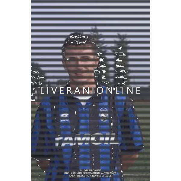 DIAP-RETROSPETTIVA ROBERTO RAMBAUDI CALCIATORE NELLA FOTO ROBERTO RAMBAUDI CON LA MAGLIA DELL\'ATALANTA CALCIO NELL\'ANNO 1992 AG ALDO LIVERANI SAS