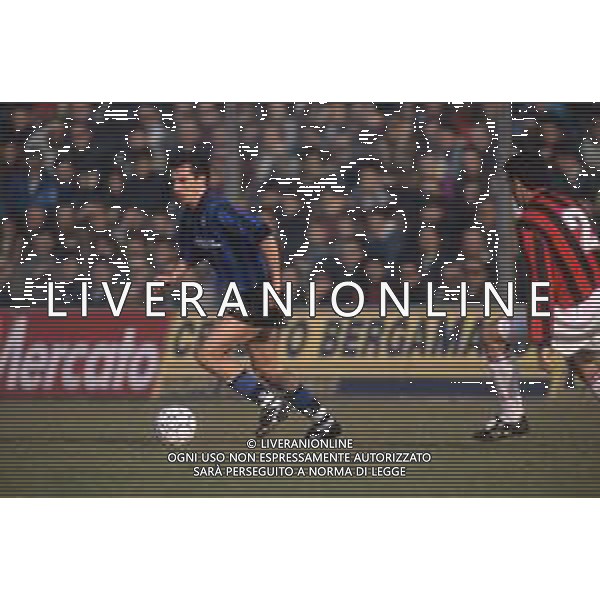 DIAP-RETROSPETTIVA ROBERTO RAMBAUDI CALCIATORE NELLA FOTO ROBERTO RAMBAUDI CON LA MAGLIA DELL\'ATALANTA CALCIO AG ALDO LIVERANI SAS