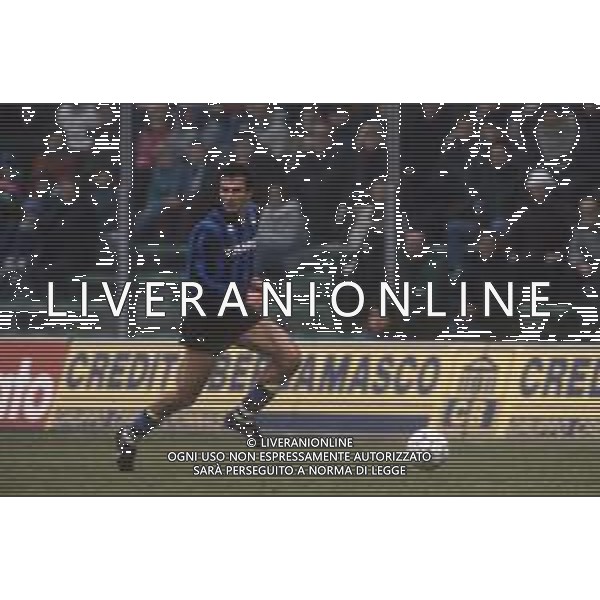 DIAP-RETROSPETTIVA ROBERTO RAMBAUDI CALCIATORE NELLA FOTO ROBERTO RAMBAUDI CON LA MAGLIA DELL\'ATALANTA CALCIO AG ALDO LIVERANI SAS