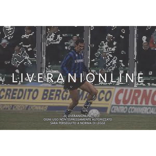 DIAP-RETROSPETTIVA ROBERTO RAMBAUDI CALCIATORE NELLA FOTO ROBERTO RAMBAUDI CON LA MAGLIA DELL\'ATALANTA CALCIO AG ALDO LIVERANI SAS