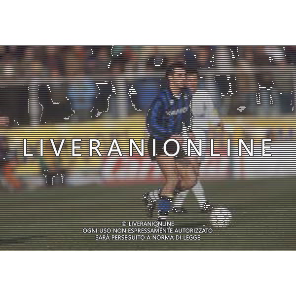 DIAP-RETROSPETTIVA ROBERTO RAMBAUDI CALCIATORE NELLA FOTO ROBERTO RAMBAUDI CON LA MAGLIA DELL\'ATALANTA CALCIO AG ALDO LIVERANI SAS