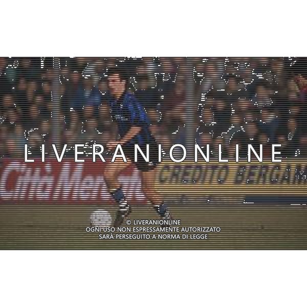 DIAP-RETROSPETTIVA ROBERTO RAMBAUDI CALCIATORE NELLA FOTO ROBERTO RAMBAUDI CON LA MAGLIA DELL\'ATALANTA CALCIO AG ALDO LIVERANI SAS