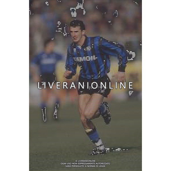 DIAP-RETROSPETTIVA ROBERTO RAMBAUDI CALCIATORE NELLA FOTO ROBERTO RAMBAUDI CON LA MAGLIA DELL\'ATALANTA CALCIO AG ALDO LIVERANI SAS