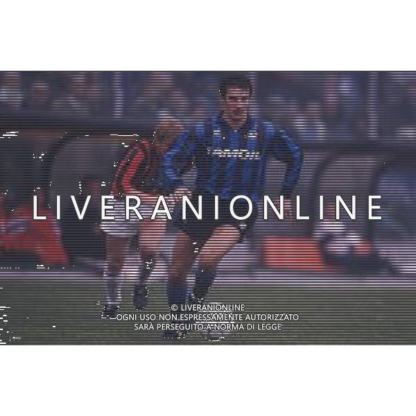 DIAP-RETROSPETTIVA ROBERTO RAMBAUDI CALCIATORE NELLA FOTO ROBERTO RAMBAUDI CON LA MAGLIA DELL\'ATALANTA CALCIO AG ALDO LIVERANI SAS