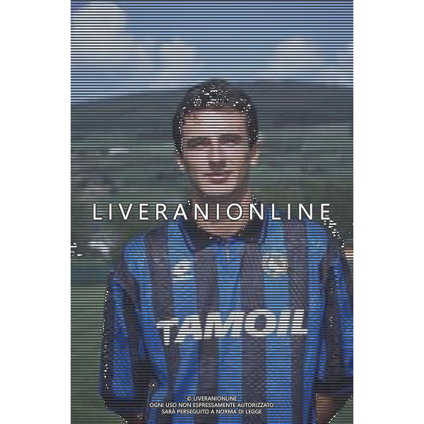 DIAP-RETROSPETTIVA ROBERTO RAMBAUDI CALCIATORE NELLA FOTO ROBERTO RAMBAUDI CON LA MAGLIA DELL\'ATALANTA CALCIO AG ALDO LIVERANI SAS