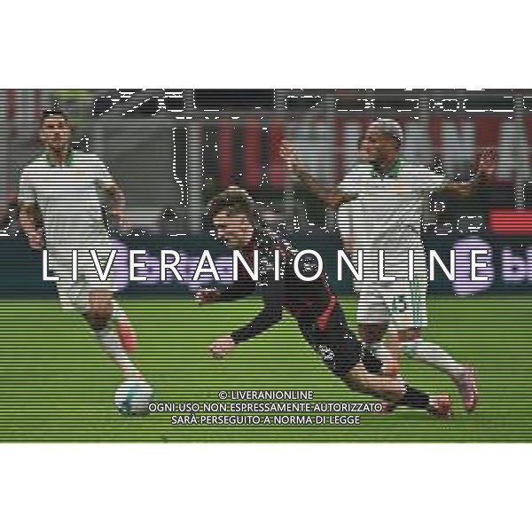 Milan vs Roma nella foto Alexis Saelemaekers (Milan) atterrato da Wesley Vinicius Franca (Roma) Milano 02-11-2025 Stadio Giuseppe Meazza - San Siro Milan vs Roma Campionato Serie A Enilive - 10a giornata foto Roberto Garavaglia/Agenzia Aldo Liverani sas