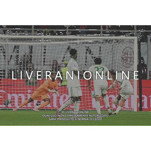 Milan vs Roma nella foto Mike Maignan (Milan) para il rigore di Paulo Dybala (Roma) Milano 02-11-2025 Stadio Giuseppe Meazza - San Siro Milan vs Roma Campionato Serie A Enilive - 10a giornata foto Roberto Garavaglia/Agenzia Aldo Liverani sas