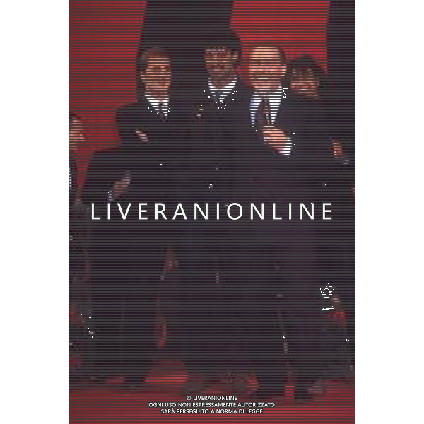 DIAP-RETROSPETTIVA SILVIO BERLUSCONI PRESIDENTE DEL MILAN CALCIO E POLITICO NELLA FOTO SILVIO BERLUSCONI NELL\'ANNO 1992-1993 A MILANO CON FRANK RIJKAARD E SEBASTIANO ROSSI AG ALDO LIVERANI SAS