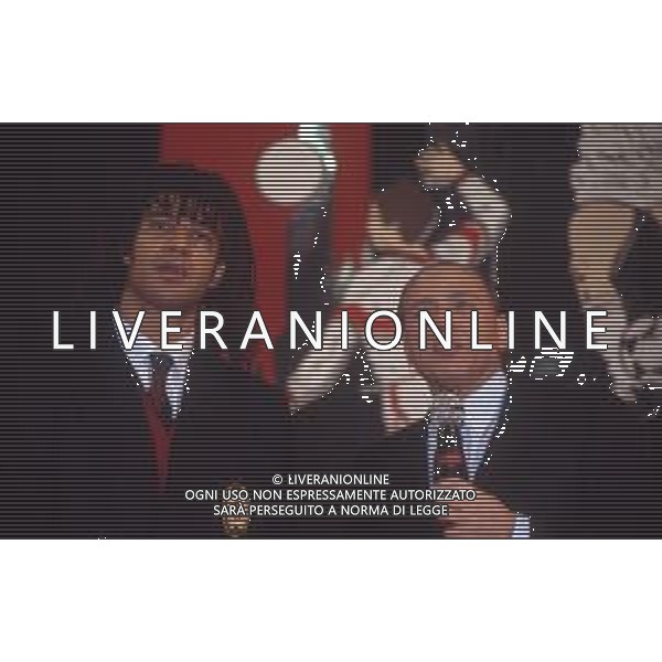 DIAP-RETROSPETTIVA SILVIO BERLUSCONI PRESIDENTE DEL MILAN CALCIO E POLITICO NELLA FOTO SILVIO BERLUSCONI NELL\'ANNO 1992-1993 A MILANO CON RUUD GULLIT AG ALDO LIVERANI SAS