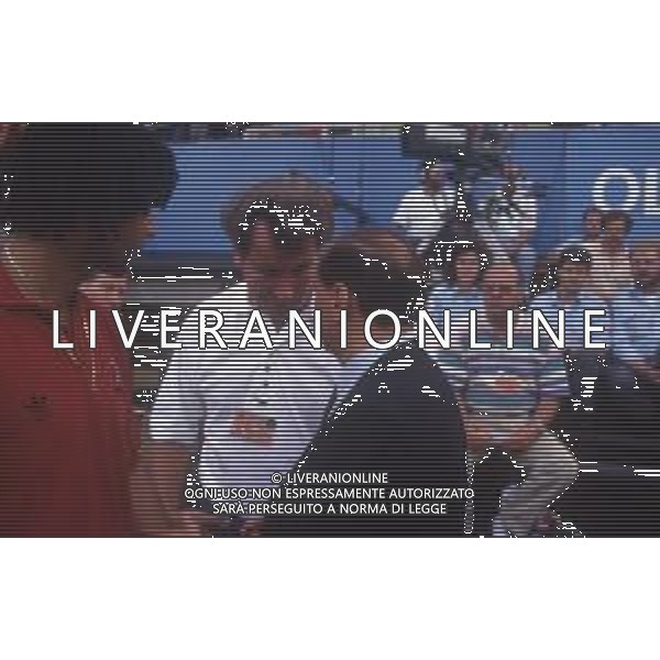 DIAP-RETROSPETTIVA SILVIO BERLUSCONI PRESIDENTE DEL MILAN CALCIO E POLITICO NELLA FOTO SILVIO BERLUSCONI NELL\'ANNO 1992-1993 CON RUUD GULLIT AG ALDO LIVERANI SAS