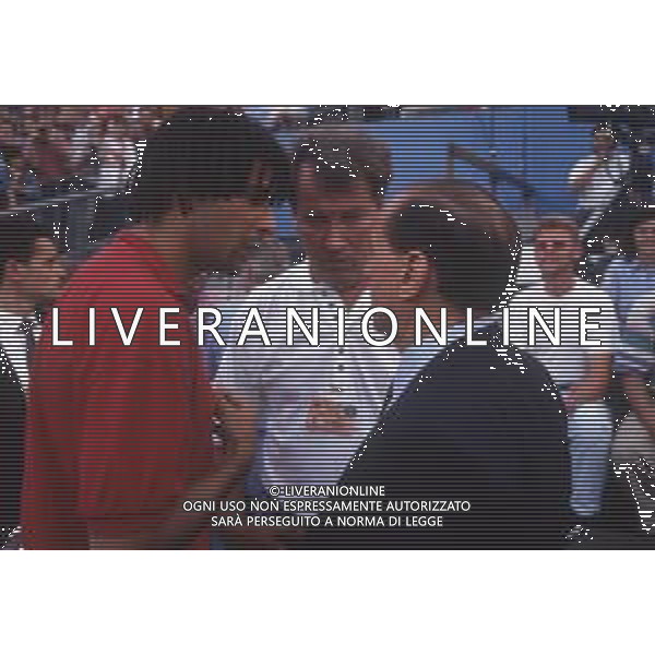 DIAP-RETROSPETTIVA SILVIO BERLUSCONI PRESIDENTE DEL MILAN CALCIO E POLITICO NELLA FOTO SILVIO BERLUSCONI NELL\'ANNO 1992-1993 CON RUUD GULLIT AG ALDO LIVERANI SAS