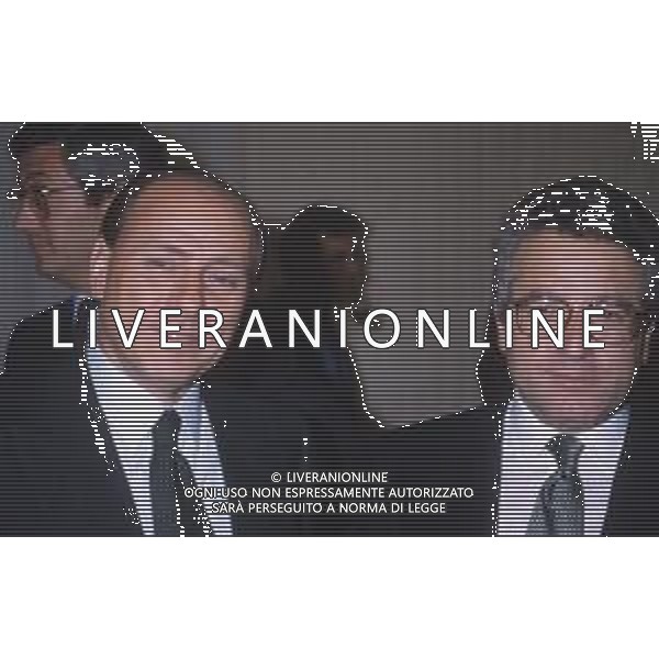 DIAP-RETROSPETTIVA SILVIO BERLUSCONI PRESIDENTE DEL MILAN CALCIO E POLITICO NELLA FOTO SILVIO BERLUSCONI NELL\'ANNO 1992-1993 A MILANO CON ANTONIO MATARRESE AG ALDO LIVERANI SAS