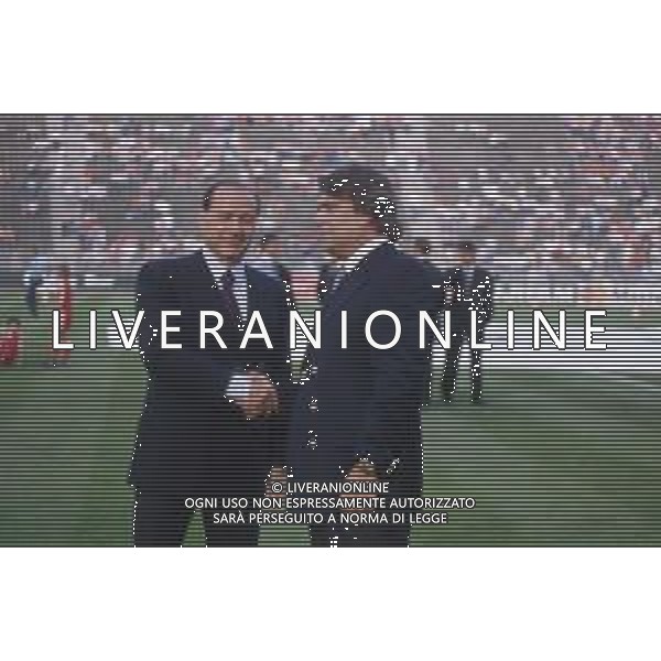 DIAP-RETROSPETTIVA SILVIO BERLUSCONI PRESIDENTE DEL MILAN CALCIO E POLITICO NELLA FOTO SILVIO BERLUSCONI NELL\'ANNO 1992-1993 CON BERNARD TAPIE AG ALDO LIVERANI SAS