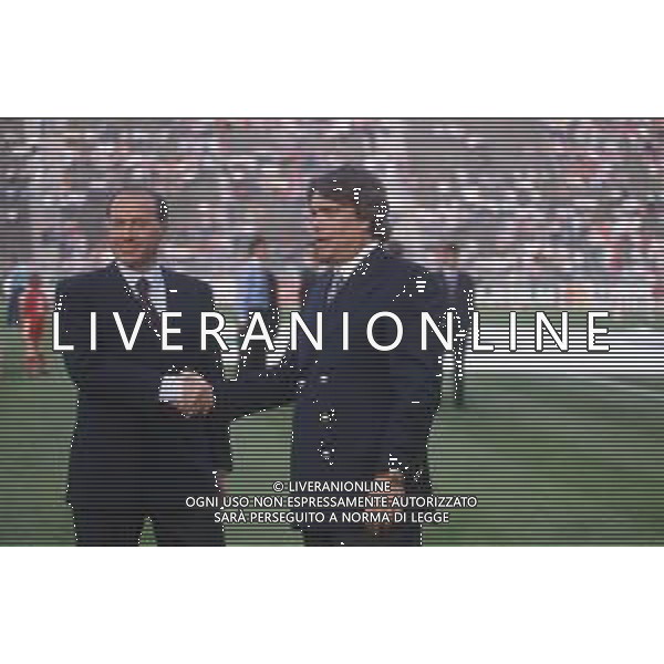 DIAP-RETROSPETTIVA SILVIO BERLUSCONI PRESIDENTE DEL MILAN CALCIO E POLITICO NELLA FOTO SILVIO BERLUSCONI NELL\'ANNO 1992-1993 CON BERNARD TAPIE AG ALDO LIVERANI SAS