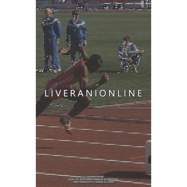 DIAP-RETROSPETTIVA EDWIN MOSES ATLETA NELLA FOTO EDWIN MOSES NELL\'ANNO 1983 AG ALDO LIVERANI SAS