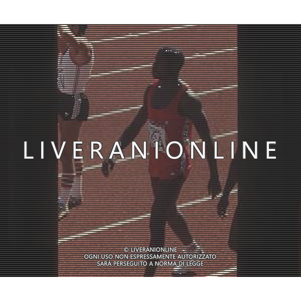 DIAP-RETROSPETTIVA EDWIN MOSES ATLETA NELLA FOTO EDWIN MOSES NELL\'ANNO 1983 AG ALDO LIVERANI SAS