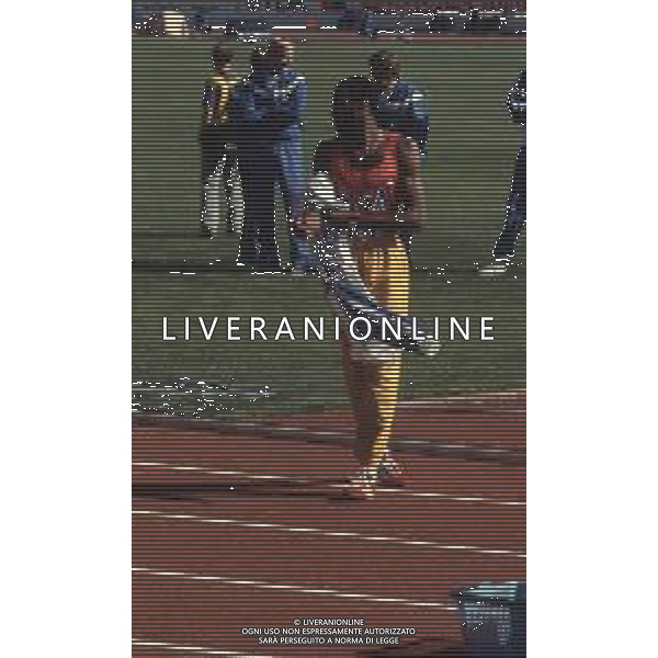 DIAP-RETROSPETTIVA EDWIN MOSES ATLETA NELLA FOTO EDWIN MOSES NELL\'ANNO 1983 AG ALDO LIVERANI SAS