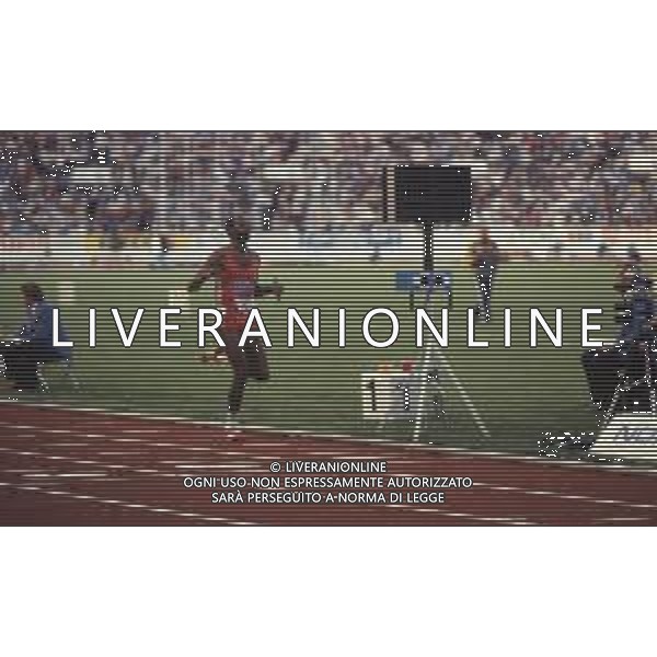 DIAP-RETROSPETTIVA EDWIN MOSES ATLETA NELLA FOTO EDWIN MOSES NELL\'ANNO 1983 AG ALDO LIVERANI SAS