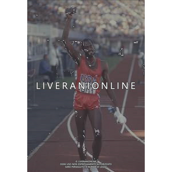 DIAP-RETROSPETTIVA EDWIN MOSES ATLETA NELLA FOTO EDWIN MOSES NELL\'ANNO 1983 AG ALDO LIVERANI SAS