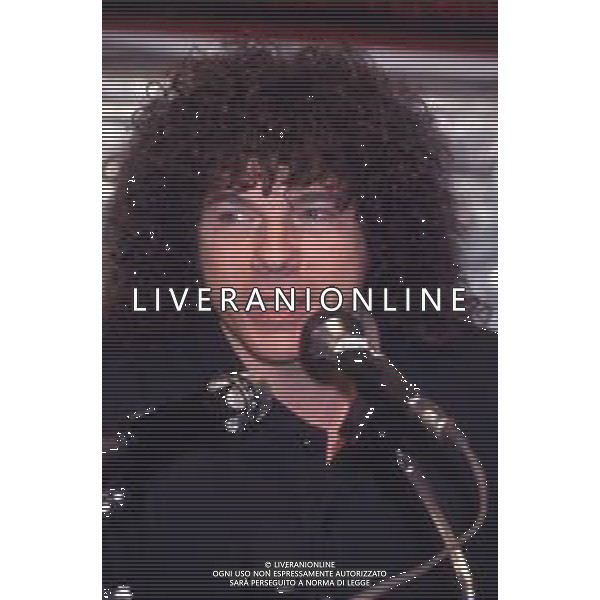 DIAP-RETROSPETTIVA RICCARDO COCCIANTE CANTANTE NELLA FOTO RICCARDO COCCIANTE AL FESTIVAL DI SANREMO NELL\'ANNO 1991 AG ALDO LIVERANI SAS