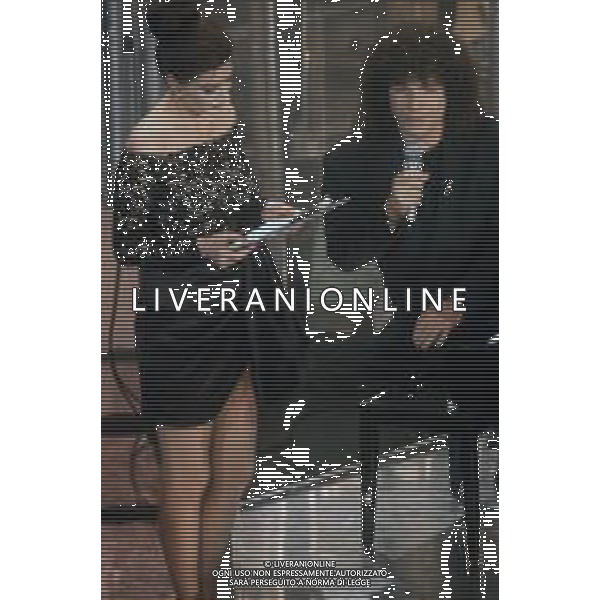 DIAP-RETROSPETTIVA RICCARDO COCCIANTE CANTANTE NELLA FOTO RICCARDO COCCIANTE AL FESTIVAL DI SANREMO NELL\'ANNO 1991 CON EDWIGE FENECH AG ALDO LIVERANI SAS