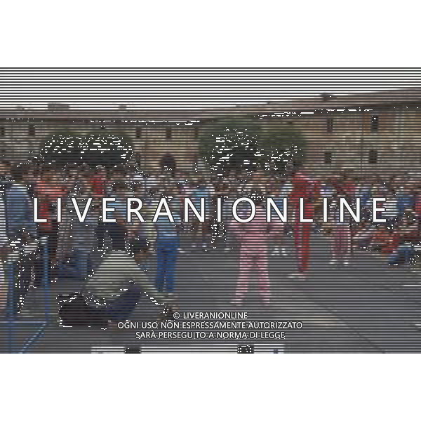 DIAP-RETROSPETTIVA EDWIN MOSES ATLETA NELLA FOTO EDWIN MOSES A VIGEVANO NELL\'ANNO 1984 AG ALDO LIVERANI SAS