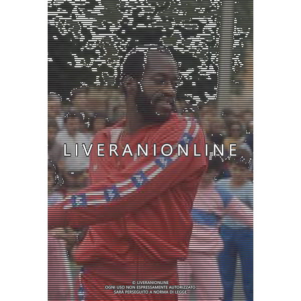 DIAP-RETROSPETTIVA EDWIN MOSES ATLETA NELLA FOTO EDWIN MOSES A VIGEVANO NELL\'ANNO 1984 AG ALDO LIVERANI SAS