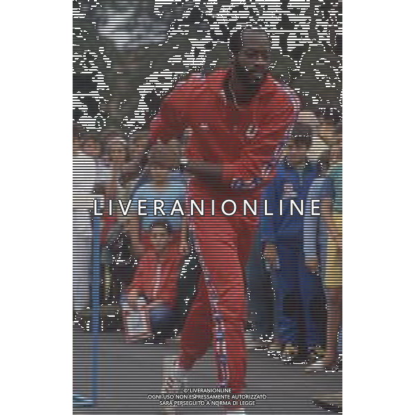 DIAP-RETROSPETTIVA EDWIN MOSES ATLETA NELLA FOTO EDWIN MOSES A VIGEVANO NELL\'ANNO 1984 AG ALDO LIVERANI SAS