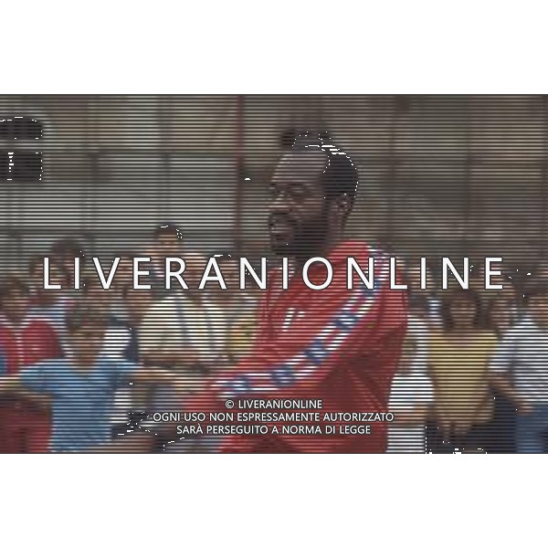 DIAP-RETROSPETTIVA EDWIN MOSES ATLETA NELLA FOTO EDWIN MOSES A VIGEVANO NELL\'ANNO 1984 AG ALDO LIVERANI SAS