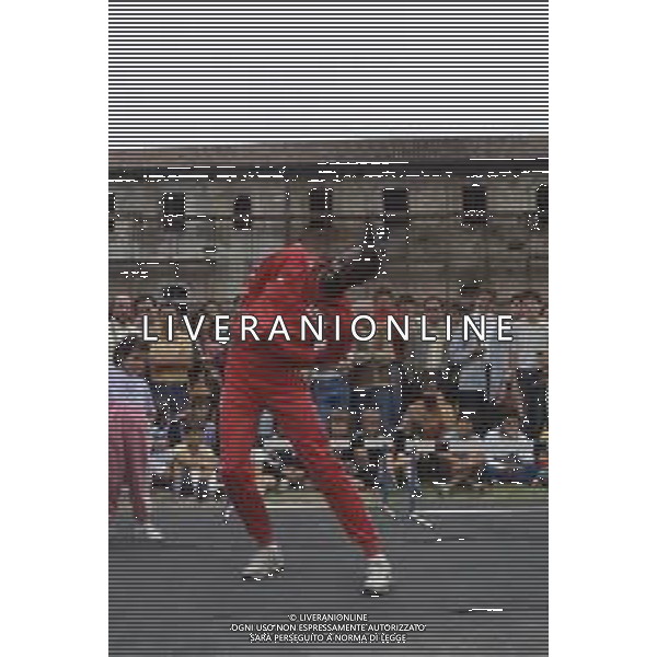 DIAP-RETROSPETTIVA EDWIN MOSES ATLETA NELLA FOTO EDWIN MOSES A VIGEVANO NELL\'ANNO 1984 AG ALDO LIVERANI SAS