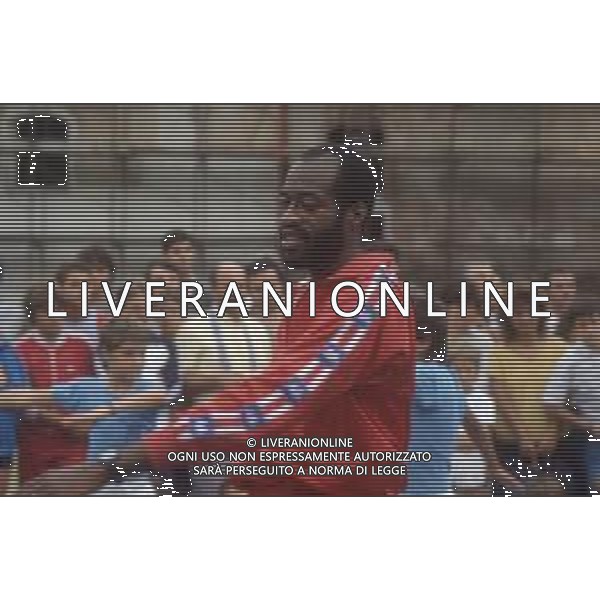 DIAP-RETROSPETTIVA EDWIN MOSES ATLETA NELLA FOTO EDWIN MOSES A VIGEVANO NELL\'ANNO 1984 AG ALDO LIVERANI SAS