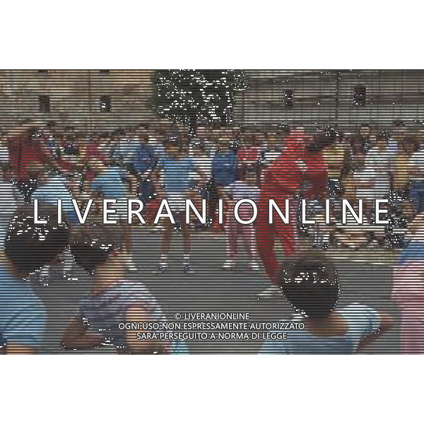 DIAP-RETROSPETTIVA EDWIN MOSES ATLETA NELLA FOTO EDWIN MOSES A VIGEVANO NELL\'ANNO 1984 AG ALDO LIVERANI SAS