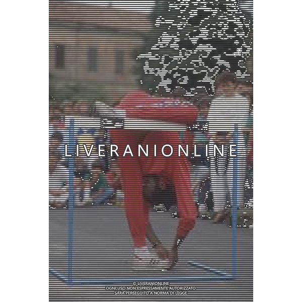 DIAP-RETROSPETTIVA EDWIN MOSES ATLETA NELLA FOTO EDWIN MOSES A VIGEVANO NELL\'ANNO 1984 AG ALDO LIVERANI SAS