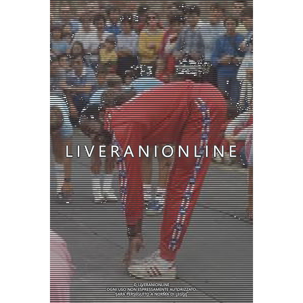 DIAP-RETROSPETTIVA EDWIN MOSES ATLETA NELLA FOTO EDWIN MOSES A VIGEVANO NELL\'ANNO 1984 AG ALDO LIVERANI SAS