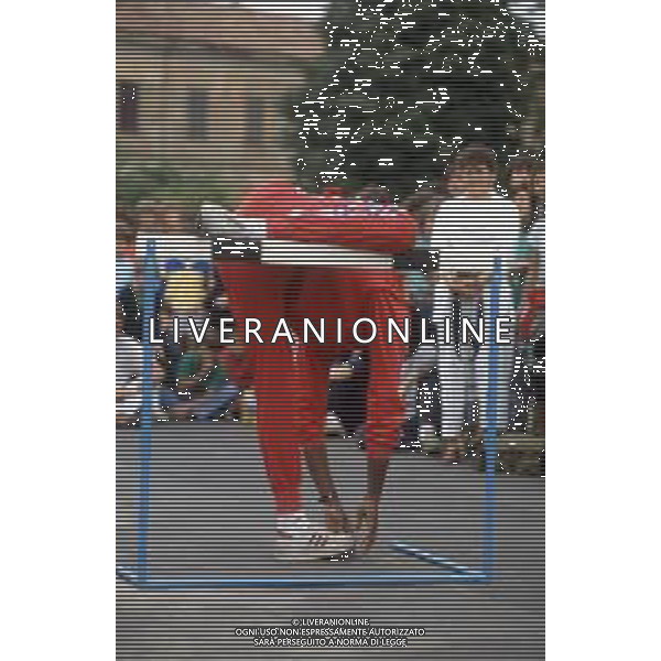 DIAP-RETROSPETTIVA EDWIN MOSES ATLETA NELLA FOTO EDWIN MOSES A VIGEVANO NELL\'ANNO 1984 AG ALDO LIVERANI SAS