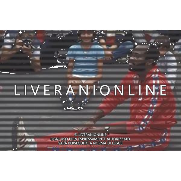 DIAP-RETROSPETTIVA EDWIN MOSES ATLETA NELLA FOTO EDWIN MOSES A VIGEVANO NELL\'ANNO 1984 AG ALDO LIVERANI SAS