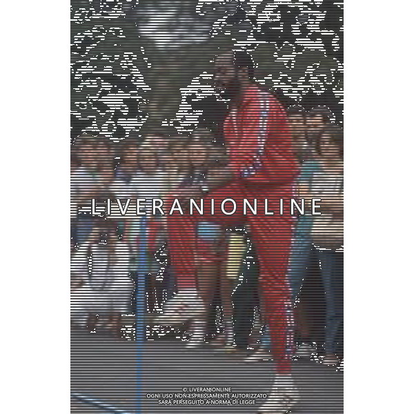 DIAP-RETROSPETTIVA EDWIN MOSES ATLETA NELLA FOTO EDWIN MOSES A VIGEVANO NELL\'ANNO 1984 AG ALDO LIVERANI SAS