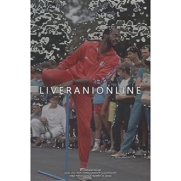 DIAP-RETROSPETTIVA EDWIN MOSES ATLETA NELLA FOTO EDWIN MOSES A VIGEVANO NELL\'ANNO 1984 AG ALDO LIVERANI SAS
