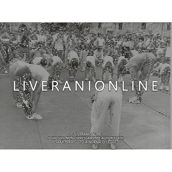 DIAP-RETROSPETTIVA EDWIN MOSES ATLETA NELLA FOTO EDWIN MOSES A VIGEVANO NELL\'ANNO 1984 AG ALDO LIVERANI SAS