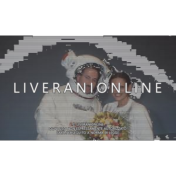 DIAP-RETROSPETTIVA CLAUDIA CARDINALE ATTRICE NELLA FOTO CLAUDIA CARDINALE CON MASSIMO LOPEZ IN RAI NELL\'ANNO 1986 A ROMA IN RAI FOTO EDGARDO DELLA SCORCIOSA-AG ALDO LIVERANI SAS