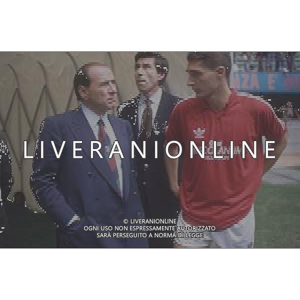 DIAP-RETROSPETTIVA SILVIO BERLUSCONI IMPRENDITORE E POLITICO NELLA FOTO SILVIO BERLUSCONI NELL\'ANNO 1991-1992 CON DANIELE MASSARO AG ALDO LIVERANI SAS 