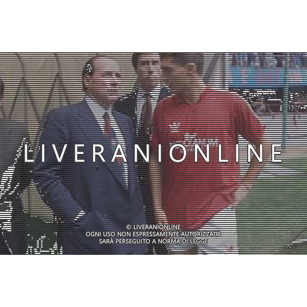 DIAP-RETROSPETTIVA SILVIO BERLUSCONI IMPRENDITORE E POLITICO NELLA FOTO SILVIO BERLUSCONI NELL\'ANNO 1991-1992 CON DANIELE MASSARO AG ALDO LIVERANI SAS 