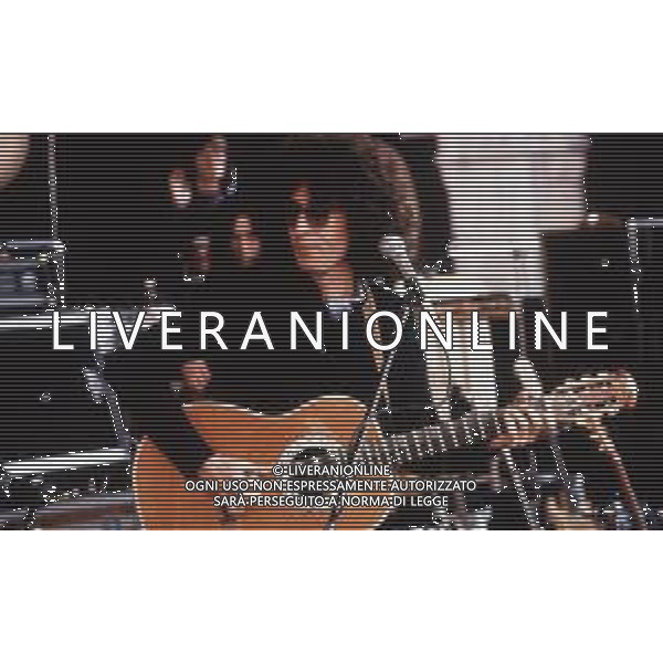 DIAP-RETROSPETTIVA ANGELO BRANDUARDI CANTANTE NELLA FOTO ANGELO BRANDUARDI NELL\'ANNO 1982 AG ALDO LIVERANI SAS